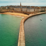 Lire la suite à propos de l’article Le quartier Intra-Muros : entre tradition, modernité et découvertes à ne pas manquer