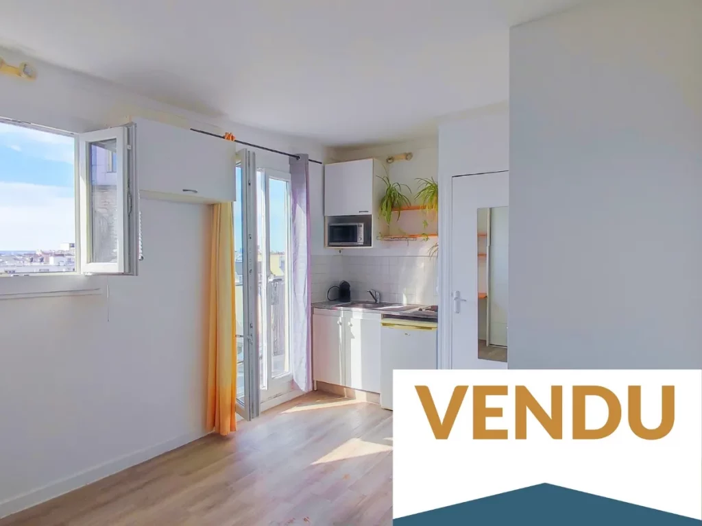 Appartement vendu avec succès, espace de vie lumineux et contemporain